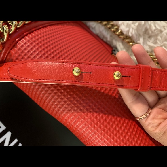 CHANEL red boy flap bag w/ lambskin leather. 2014. - Picture 4 of 8